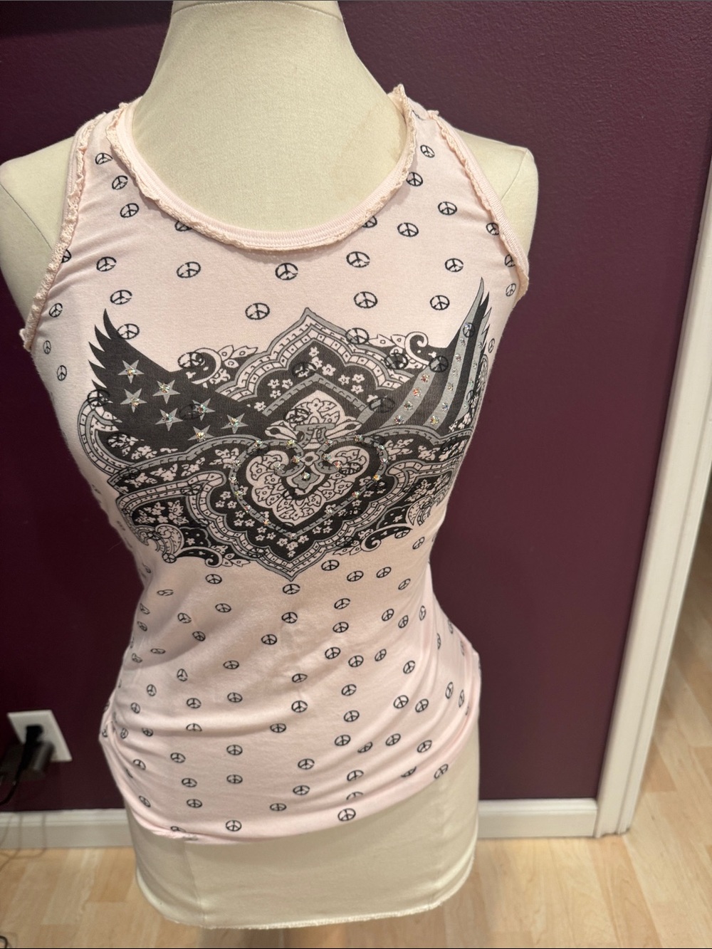 Women’s Light Pink Graphic Tank Top with Winged Paisley Design